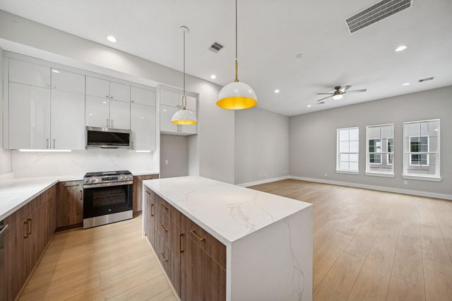 2221 Marnel Road C, Houston, TX 77055