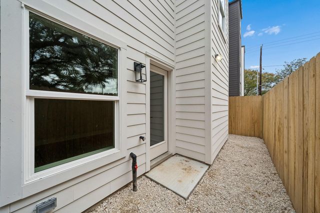2221 Marnel Road C, Houston, TX 77055
