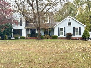 1206 Newmans Trl, Hendersonville, TN 37075