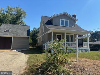 207 HILLCREST DR, Fredericksburg, VA 22401