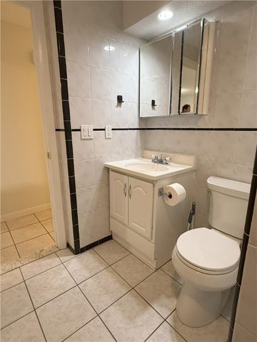 66 Girard Avenue 207, Newport, RI 02840