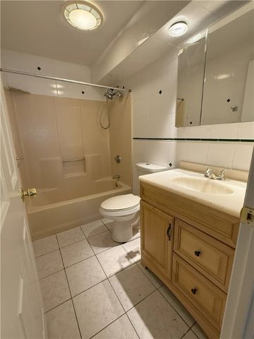 66 Girard Avenue 207, Newport, RI 02840