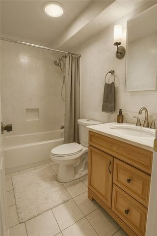 66 Girard Avenue 207, Newport, RI 02840