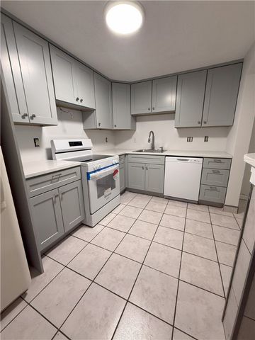 66 Girard Avenue 207, Newport, RI 02840