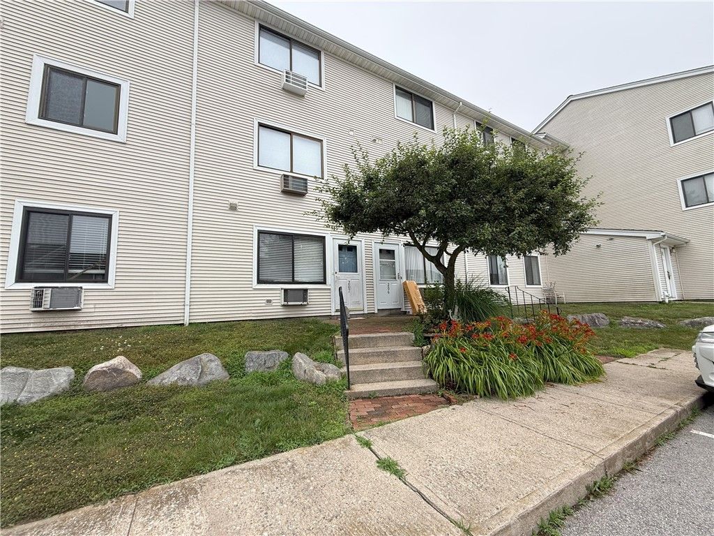 66 Girard Avenue 207, Newport, RI 02840