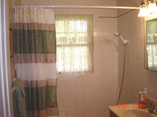 2814 E Douglas Avenue, Des Moines, IA 50317