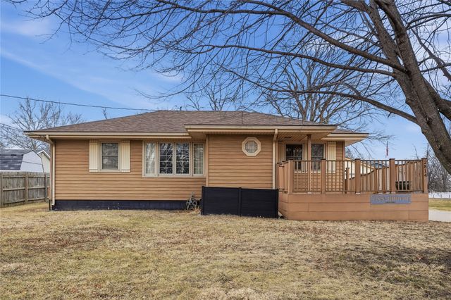 2814 E Douglas Avenue, Des Moines, IA 50317