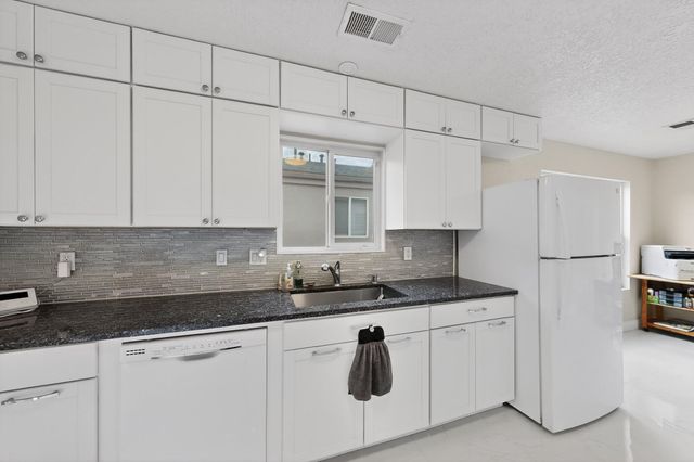 8428 Vista Penasco Avenue SW, Albuquerque, NM 87121