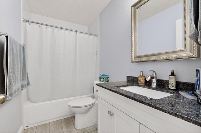 8428 Vista Penasco Avenue SW, Albuquerque, NM 87121