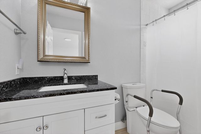 8428 Vista Penasco Avenue SW, Albuquerque, NM 87121