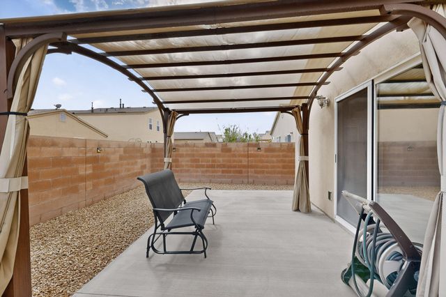 8428 Vista Penasco Avenue SW, Albuquerque, NM 87121