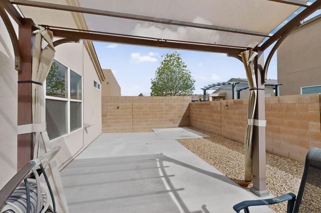8428 Vista Penasco Avenue SW, Albuquerque, NM 87121