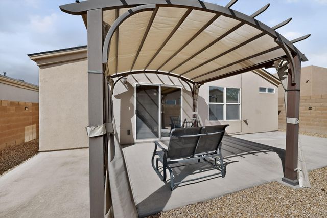 8428 Vista Penasco Avenue SW, Albuquerque, NM 87121