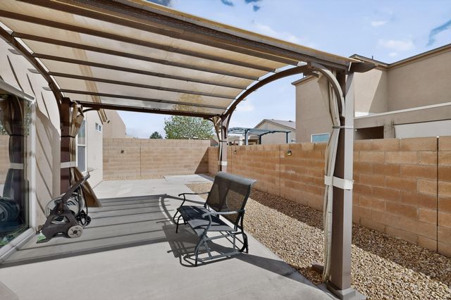 8428 Vista Penasco Avenue SW, Albuquerque, NM 87121