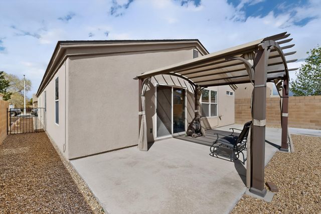 8428 Vista Penasco Avenue SW, Albuquerque, NM 87121