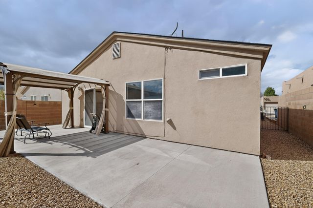 8428 Vista Penasco Avenue SW, Albuquerque, NM 87121