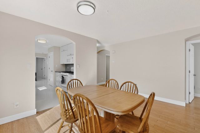 8428 Vista Penasco Avenue SW, Albuquerque, NM 87121