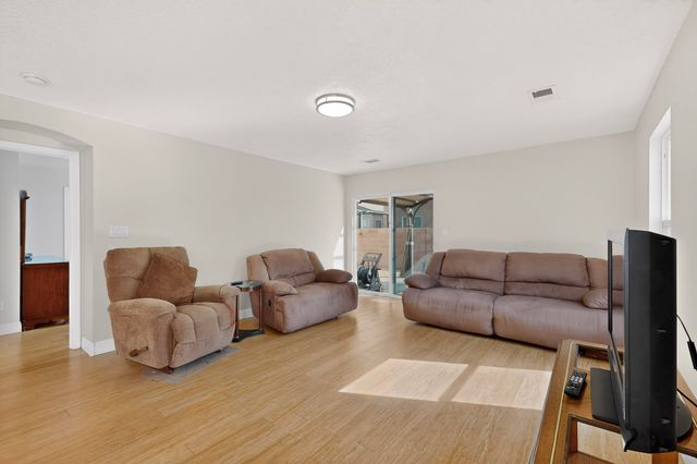 8428 Vista Penasco Avenue SW, Albuquerque, NM 87121