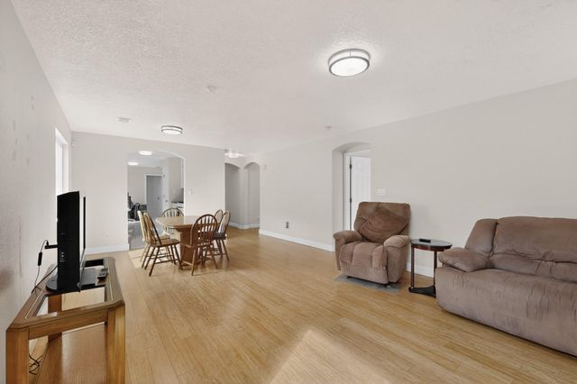 8428 Vista Penasco Avenue SW, Albuquerque, NM 87121