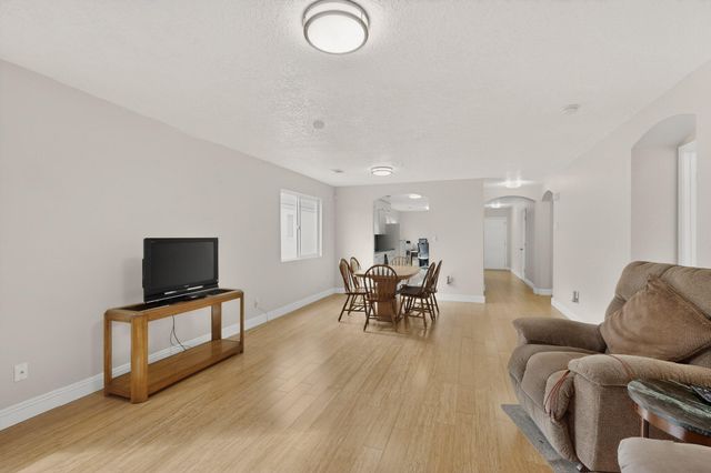 8428 Vista Penasco Avenue SW, Albuquerque, NM 87121