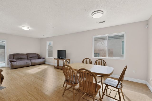 8428 Vista Penasco Avenue SW, Albuquerque, NM 87121