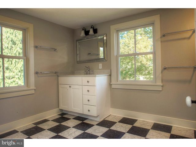 5253 UPPER MOUNTAIN RD, New Hope, PA 18938