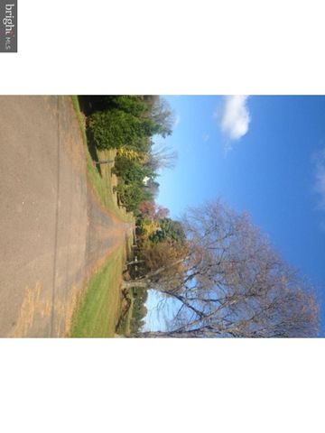 5253 UPPER MOUNTAIN RD, New Hope, PA 18938