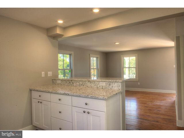 5253 UPPER MOUNTAIN RD, New Hope, PA 18938