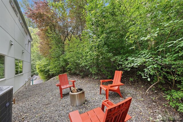 9007 Sand Point Way NE, Seattle, WA 98115