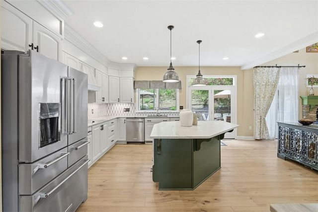 1560 Barrington Drive, Franklin Park, PA 15090