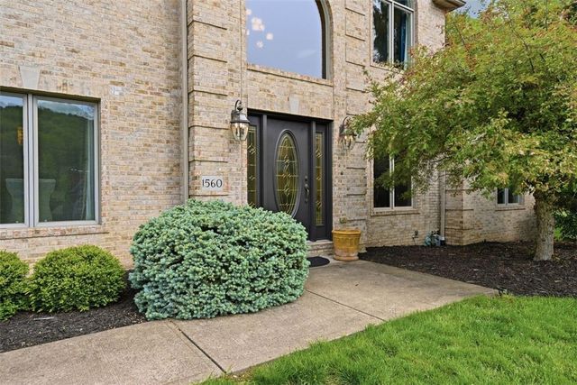 1560 Barrington Drive, Franklin Park, PA 15090