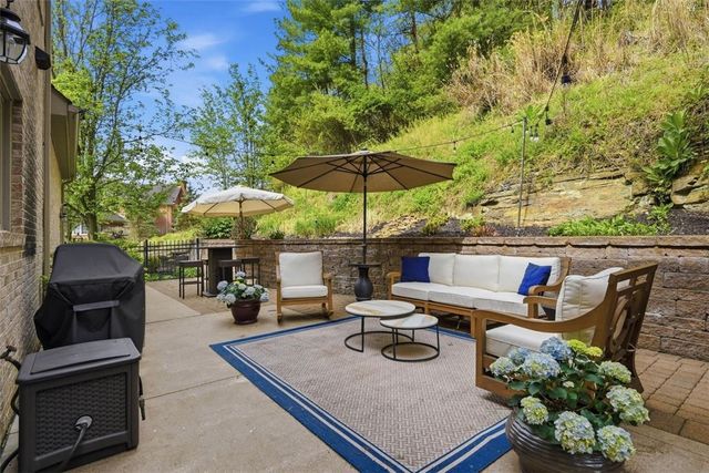 1560 Barrington Drive, Franklin Park, PA 15090
