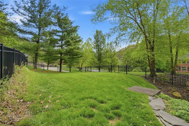 1560 Barrington Drive, Franklin Park, PA 15090