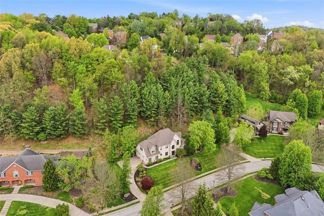 1560 Barrington Drive, Franklin Park, PA 15090