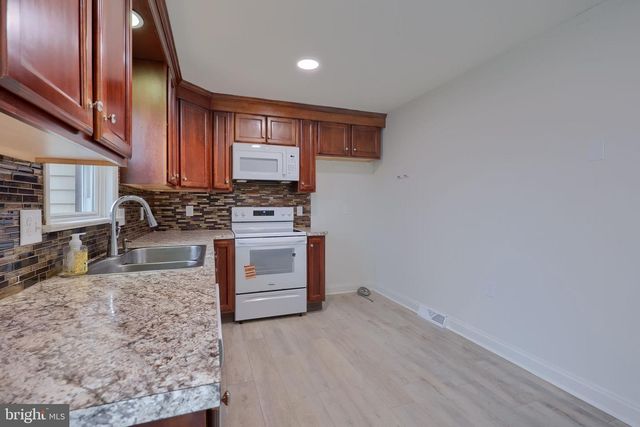 2227 OLDE MEADOW CT, East Petersburg, PA 17520