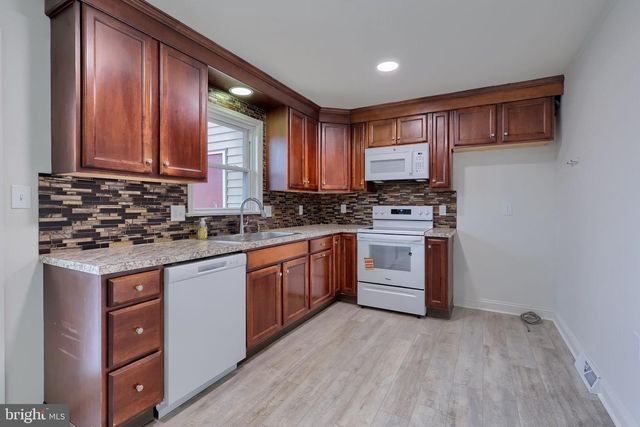 2227 OLDE MEADOW CT, East Petersburg, PA 17520