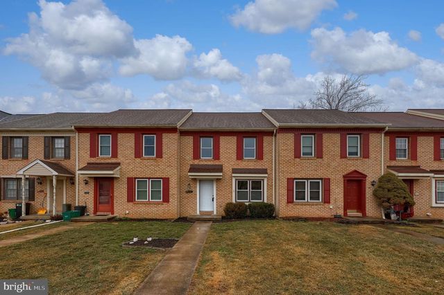 2227 OLDE MEADOW CT, East Petersburg, PA 17520