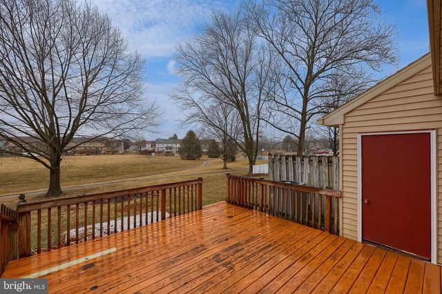 2227 OLDE MEADOW CT, East Petersburg, PA 17520