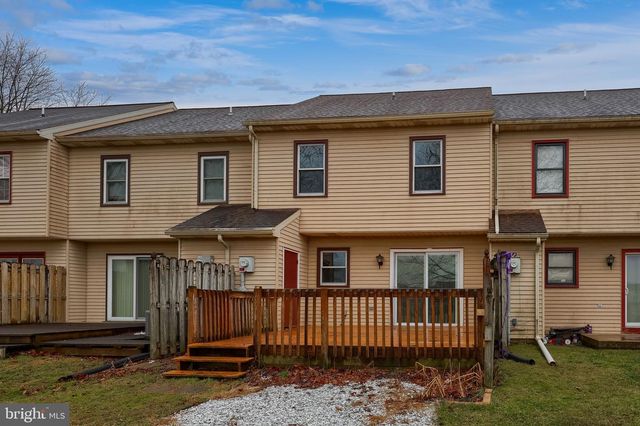 2227 OLDE MEADOW CT, East Petersburg, PA 17520