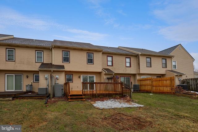 2227 OLDE MEADOW CT, East Petersburg, PA 17520