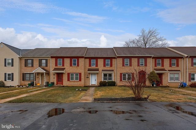 2227 OLDE MEADOW CT, East Petersburg, PA 17520
