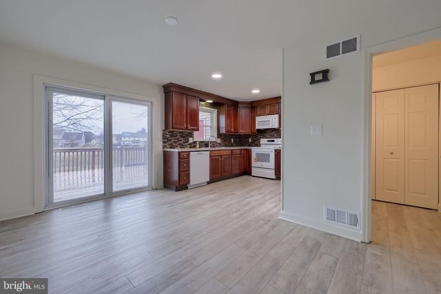 2227 OLDE MEADOW CT, East Petersburg, PA 17520