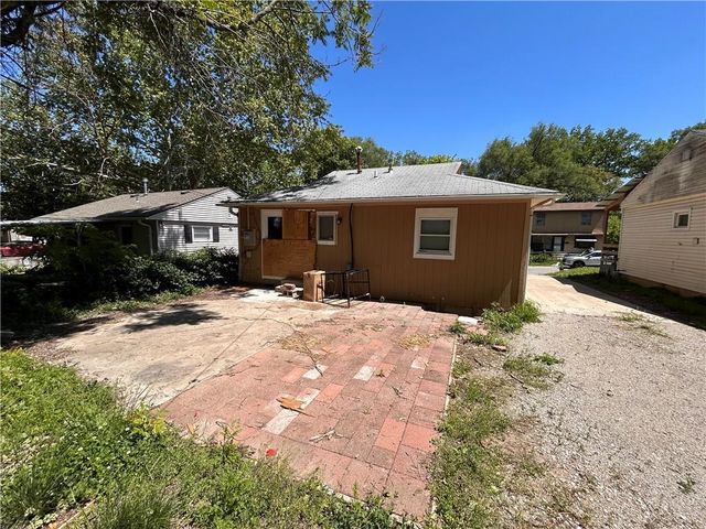 3716 MERSINGTON Avenue, Kansas City, MO 64128