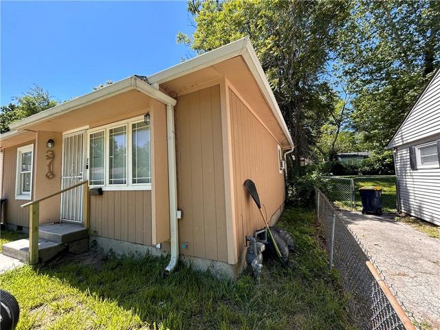 3716 MERSINGTON Avenue, Kansas City, MO 64128