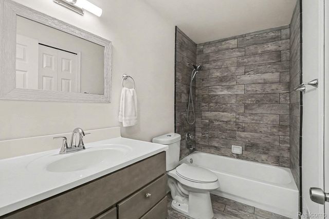 21920 Quail Ridge Drive N, Brownstown Charter Township, MI 48193