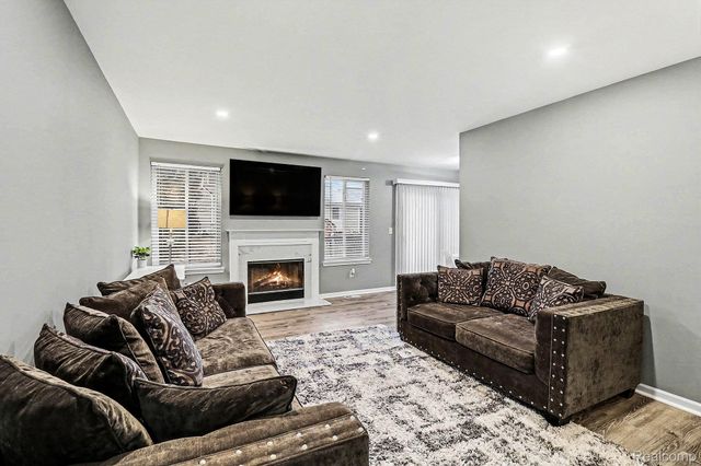 21920 Quail Ridge Drive N, Brownstown Charter Township, MI 48193