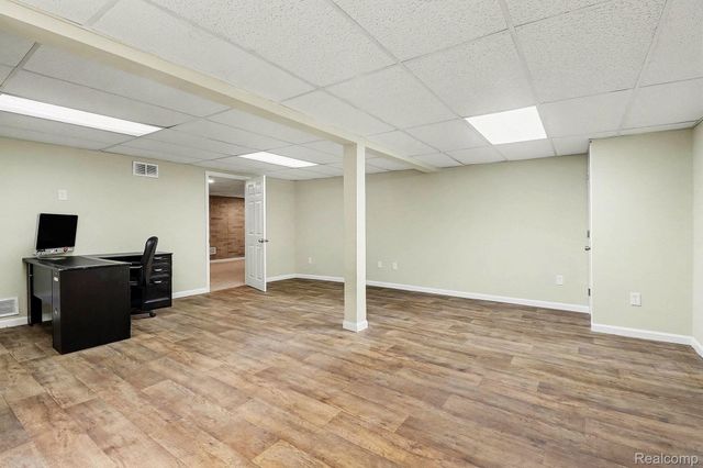 21920 Quail Ridge Drive N, Brownstown Charter Township, MI 48193