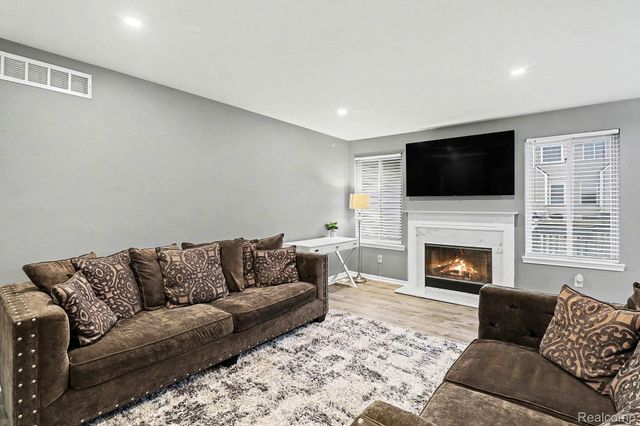 21920 Quail Ridge Drive N, Brownstown Charter Township, MI 48193