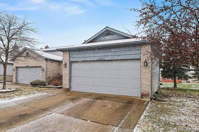 21920 Quail Ridge Drive N, Brownstown Charter Township, MI 48193