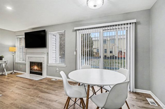 21920 Quail Ridge Drive N, Brownstown Charter Township, MI 48193